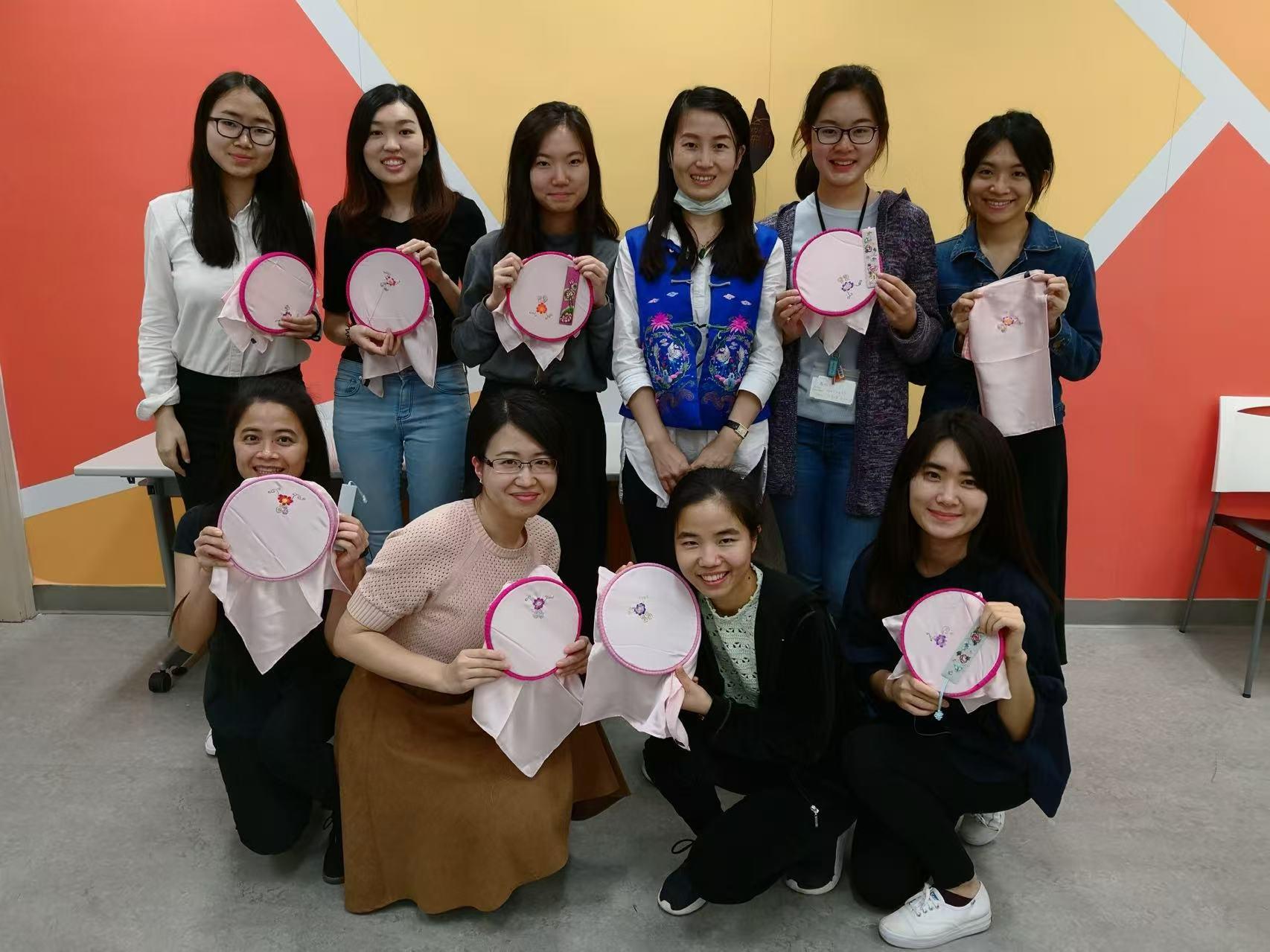錢芹女士與香港大學醫學院學生