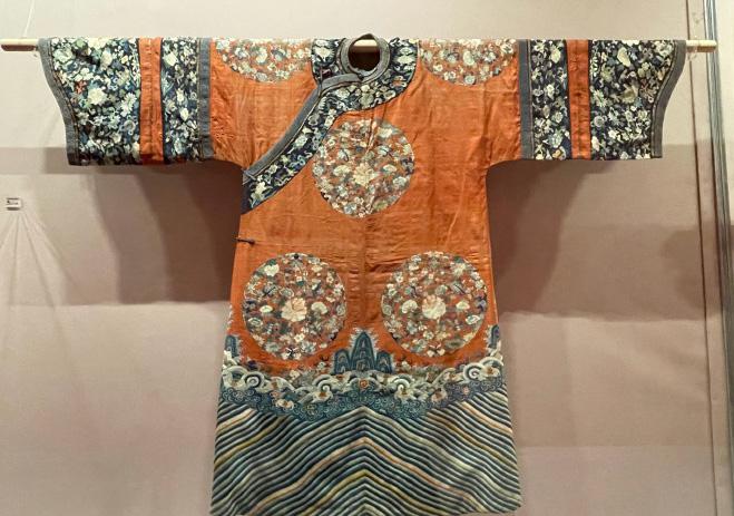 刺繡華服的起源、發展與現狀